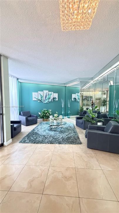 For Sale: $136,000 (1 beds, 1 baths, 740 Square Feet)