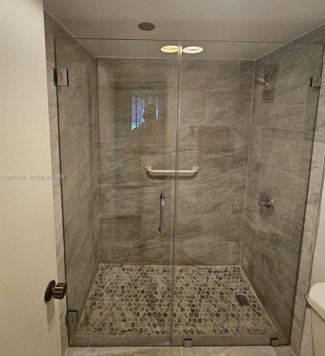 For Sale: $136,000 (1 beds, 1 baths, 740 Square Feet)