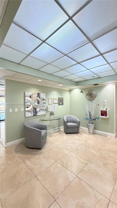 For Sale: $136,000 (1 beds, 1 baths, 740 Square Feet)