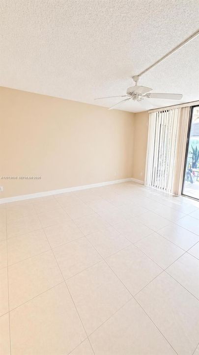For Sale: $136,000 (1 beds, 1 baths, 740 Square Feet)