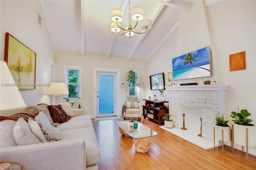 В аренду: $6,900 (3 спален, 2 ванн, 1422 Квадратных фут)