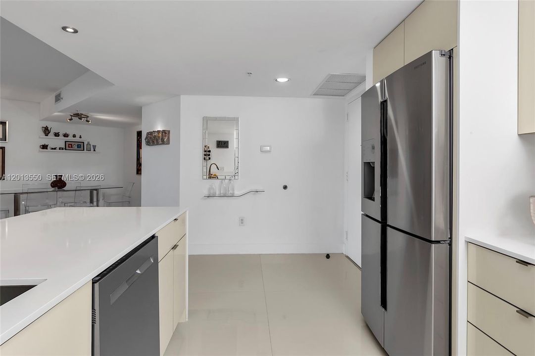 Недавно арендовано: $3,500 (2 спален, 2 ванн, 1350 Квадратных фут)