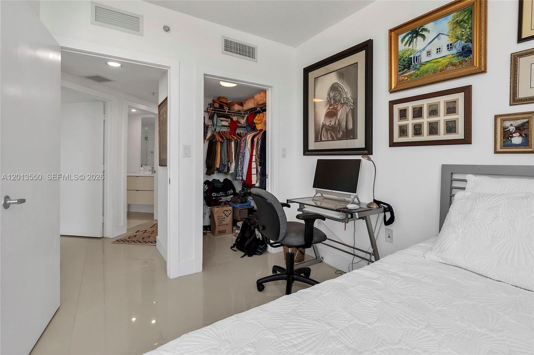 Недавно арендовано: $3,500 (2 спален, 2 ванн, 1350 Квадратных фут)