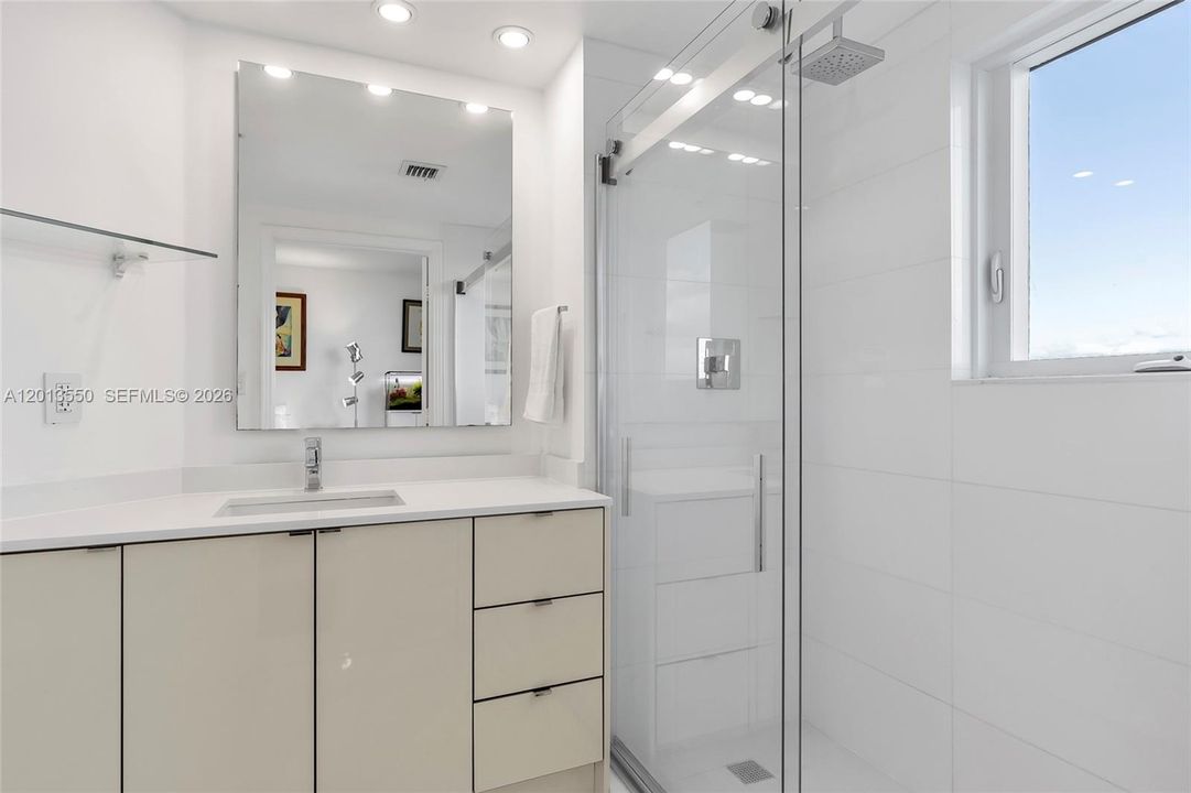 Недавно арендовано: $3,500 (2 спален, 2 ванн, 1350 Квадратных фут)