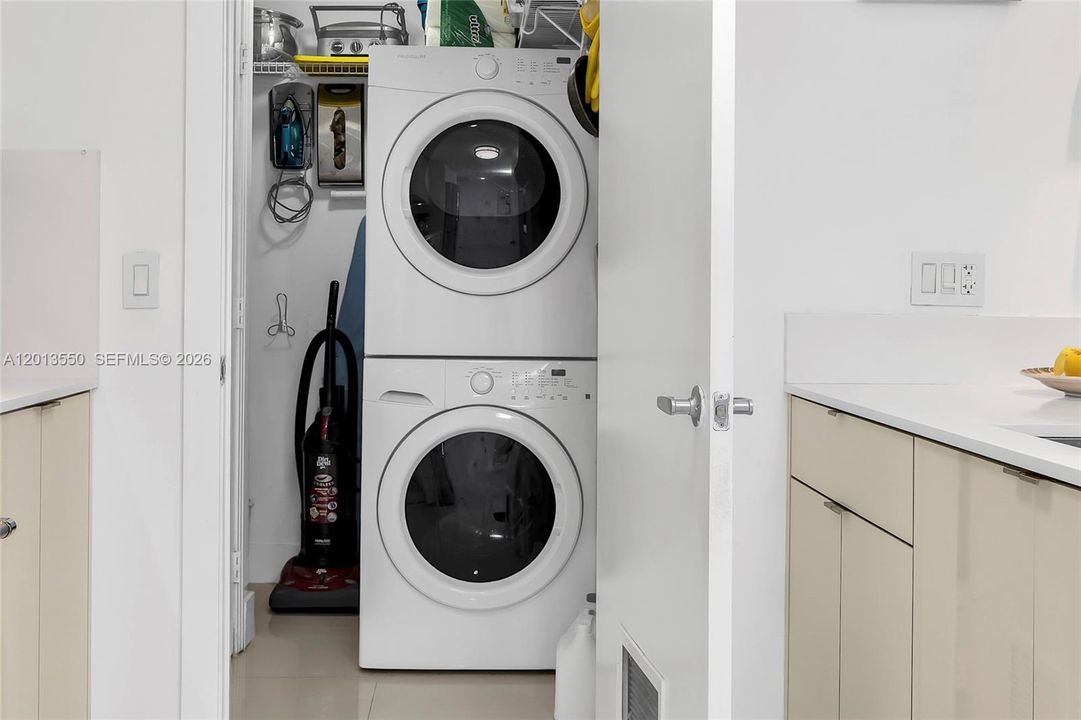 Недавно арендовано: $3,500 (2 спален, 2 ванн, 1350 Квадратных фут)