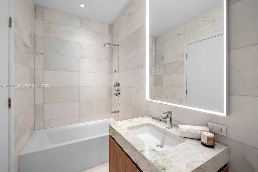 For Sale: $908,160 (1 beds, 2 baths, 883 Square Feet)