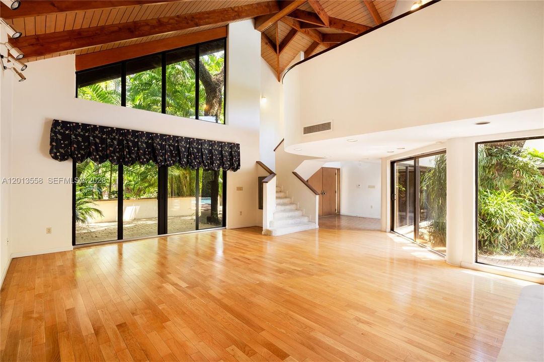 Active With Contract: $4,295,000 (4 beds, 5 baths, 4442 Square Feet)