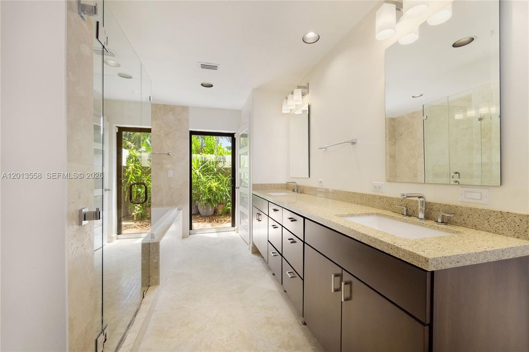 Active With Contract: $4,295,000 (4 beds, 5 baths, 4442 Square Feet)