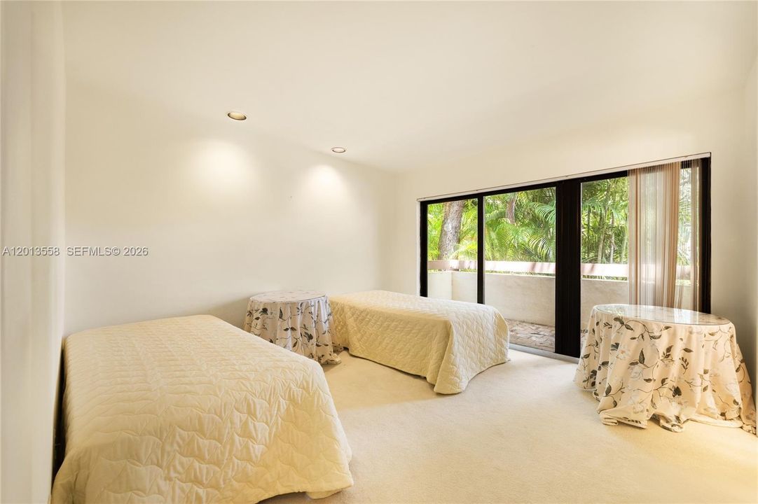 Active With Contract: $4,295,000 (4 beds, 5 baths, 4442 Square Feet)