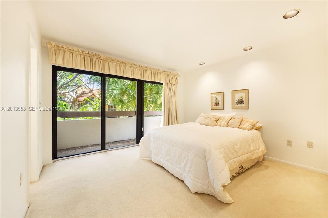 Active With Contract: $4,295,000 (4 beds, 5 baths, 4442 Square Feet)