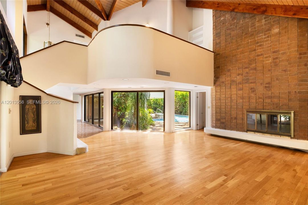 Active With Contract: $4,295,000 (4 beds, 5 baths, 4442 Square Feet)