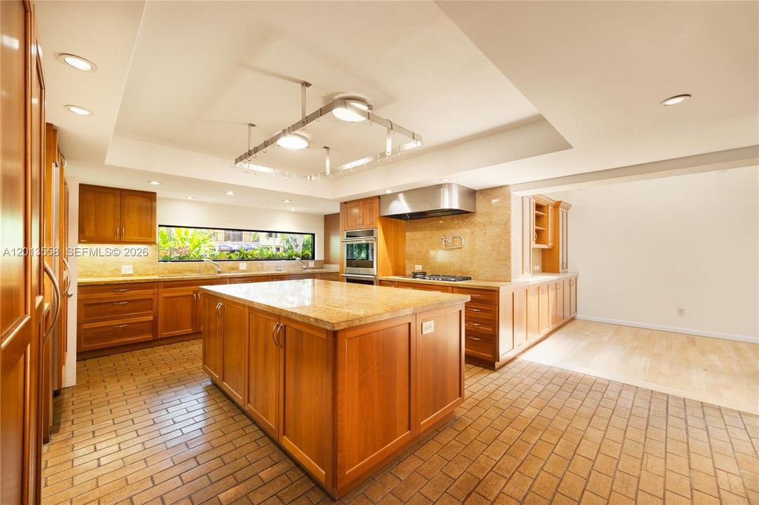 Active With Contract: $4,295,000 (4 beds, 5 baths, 4442 Square Feet)
