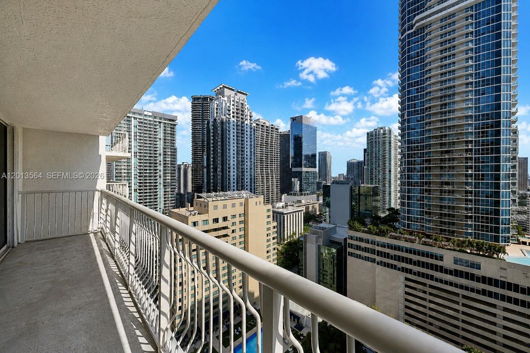 For Sale: $480,000 (1 beds, 1 baths, 825 Square Feet)