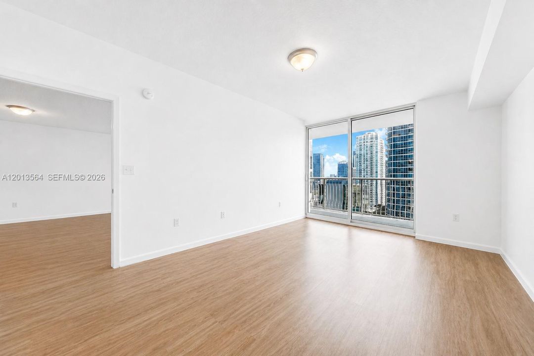 For Sale: $480,000 (1 beds, 1 baths, 825 Square Feet)