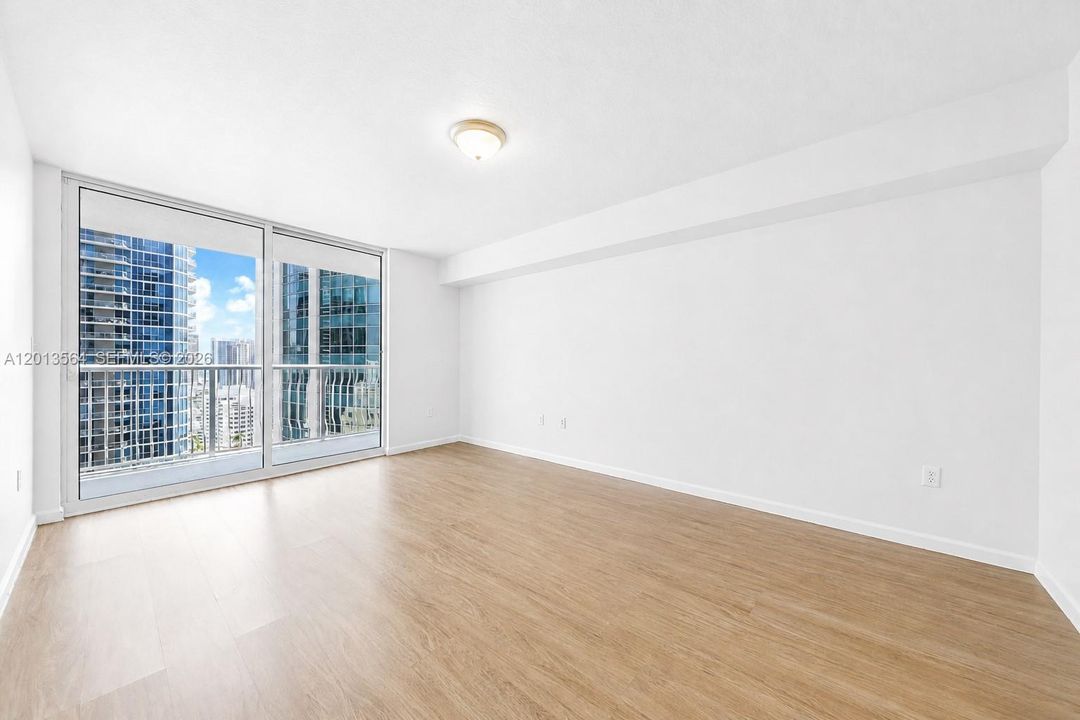 For Sale: $480,000 (1 beds, 1 baths, 825 Square Feet)