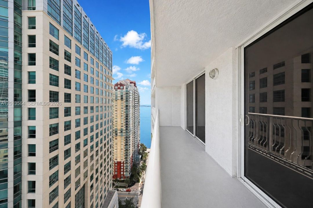 For Sale: $480,000 (1 beds, 1 baths, 825 Square Feet)