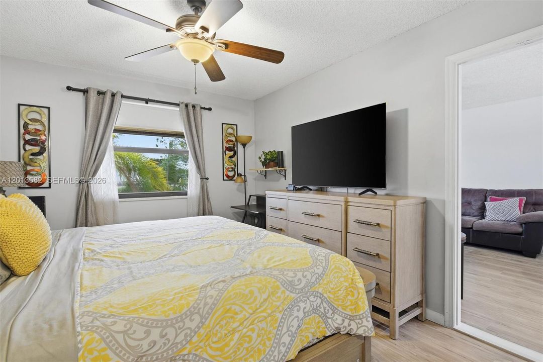 For Sale: $186,999 (1 beds, 1 baths, 630 Square Feet)