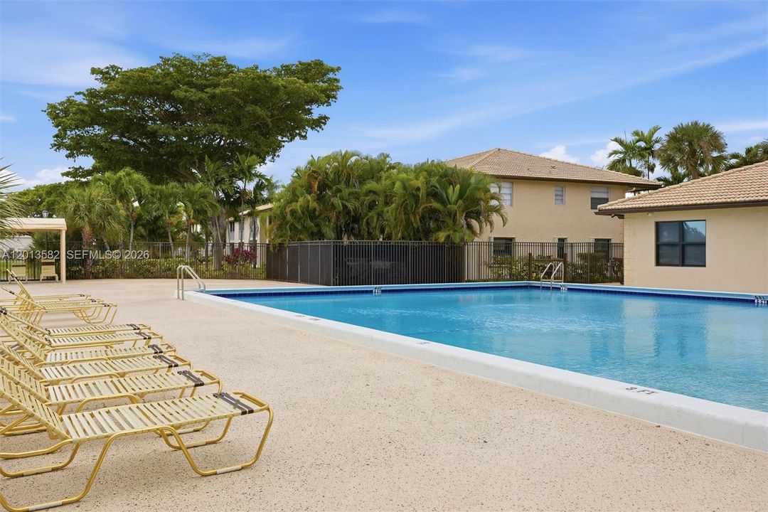 For Sale: $186,999 (1 beds, 1 baths, 630 Square Feet)