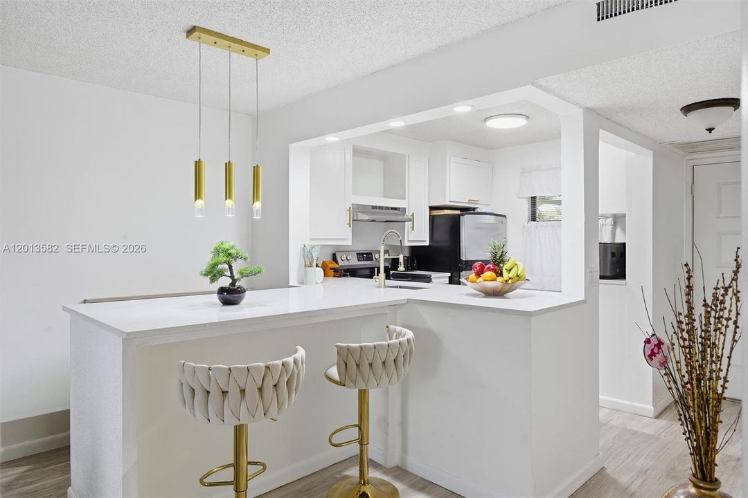 For Sale: $186,999 (1 beds, 1 baths, 630 Square Feet)