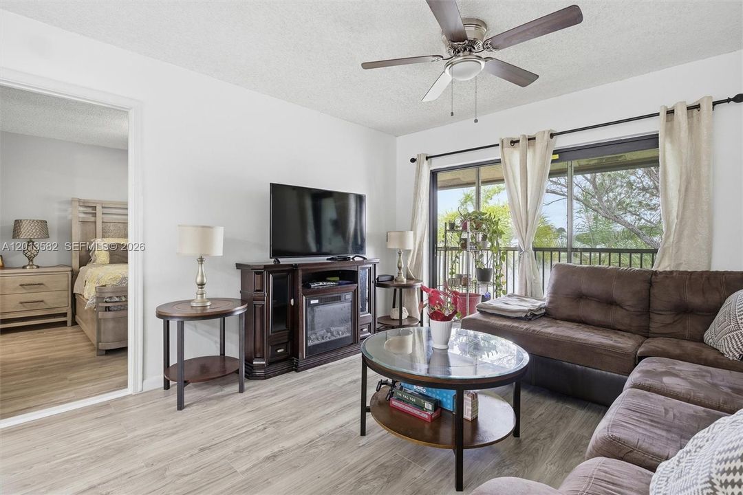 For Sale: $186,999 (1 beds, 1 baths, 630 Square Feet)
