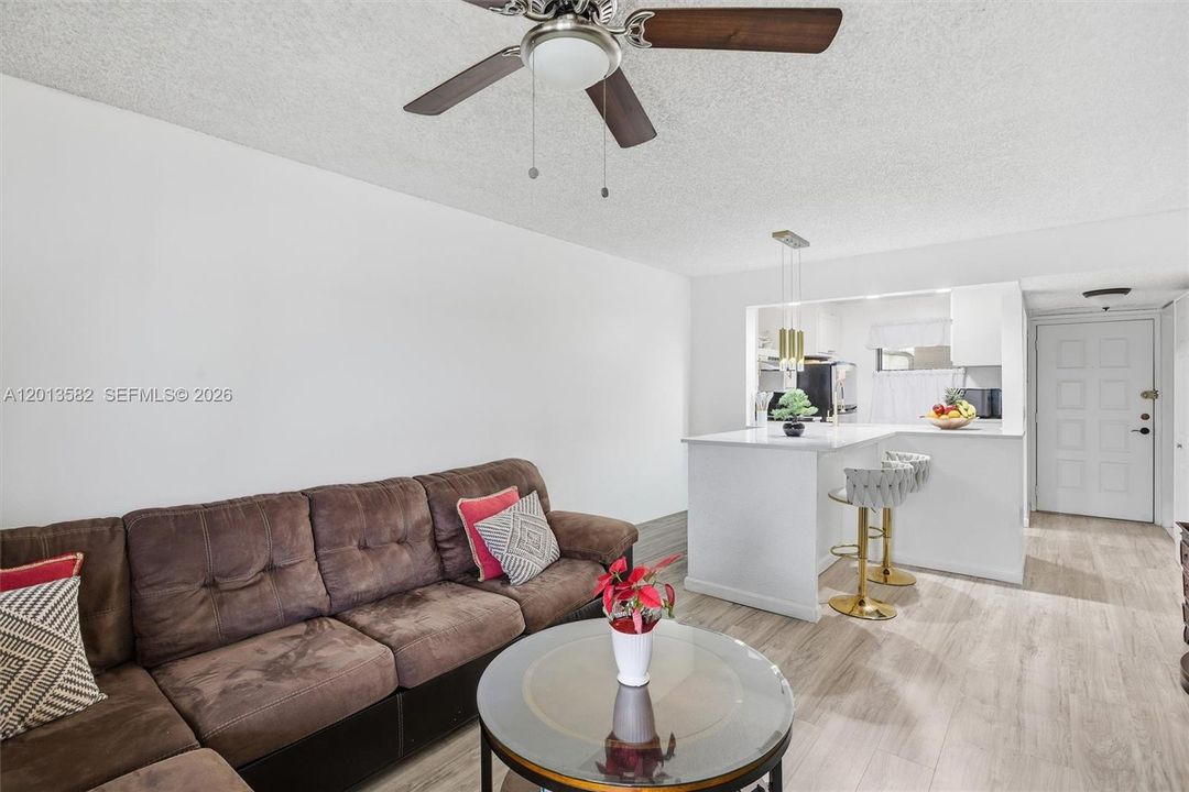For Sale: $186,999 (1 beds, 1 baths, 630 Square Feet)