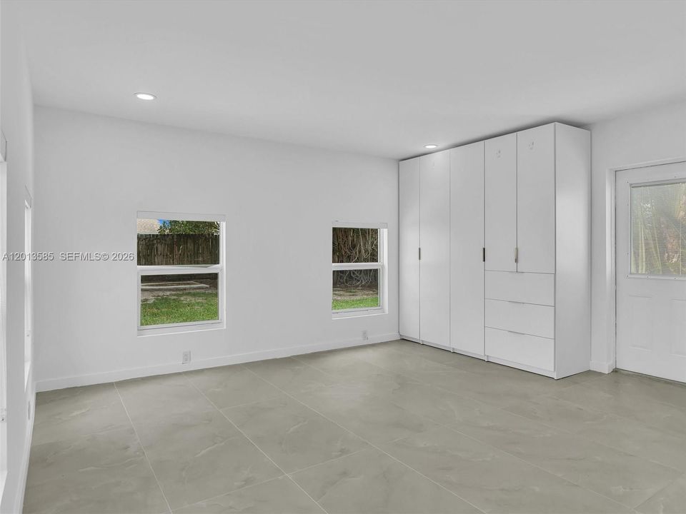 For Rent: $3,400 (2 beds, 2 baths, 972 Square Feet)