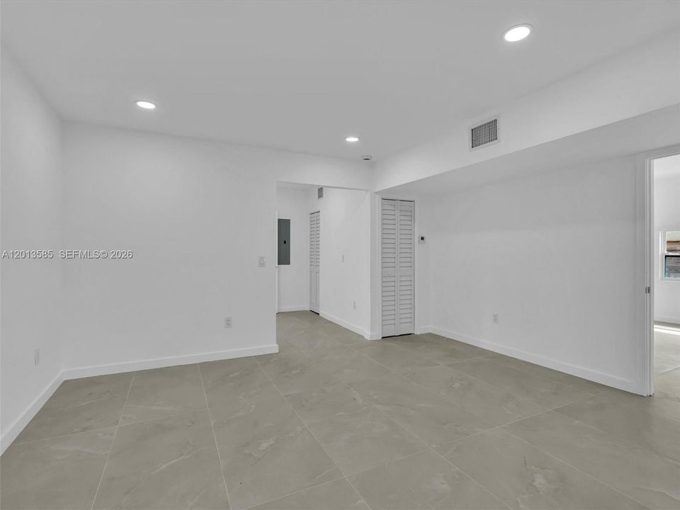 For Rent: $3,400 (2 beds, 2 baths, 972 Square Feet)