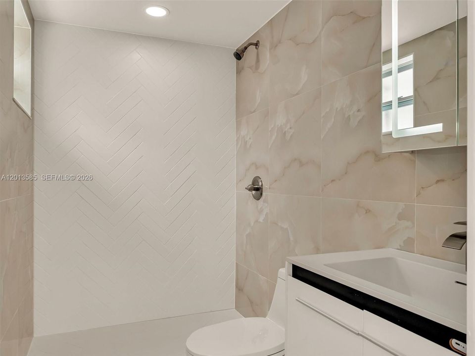 For Rent: $3,400 (2 beds, 2 baths, 972 Square Feet)