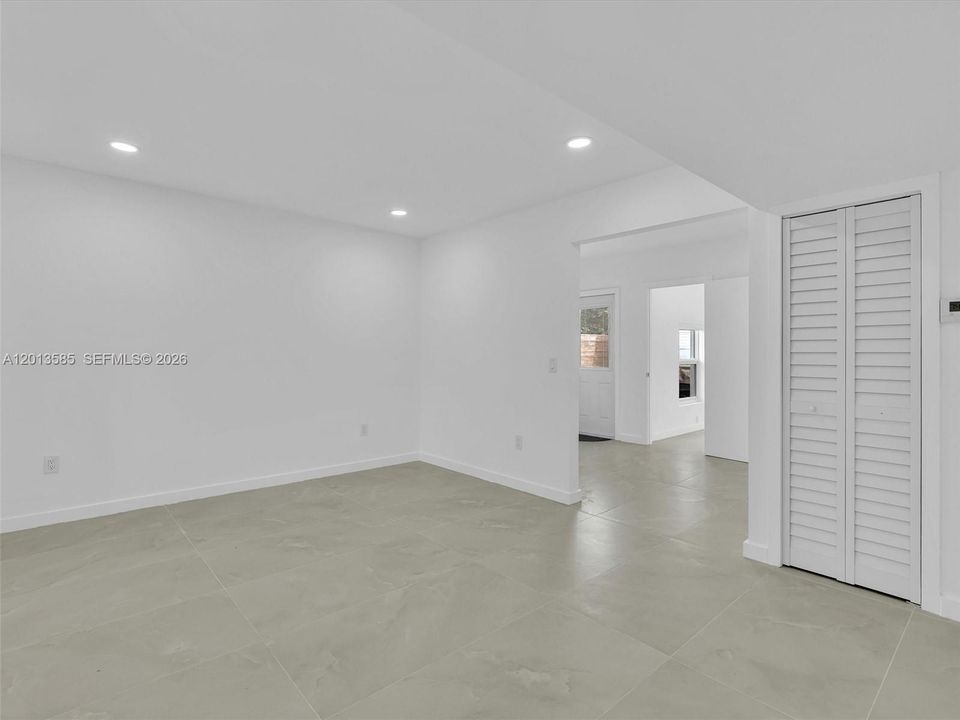 For Rent: $3,400 (2 beds, 2 baths, 972 Square Feet)