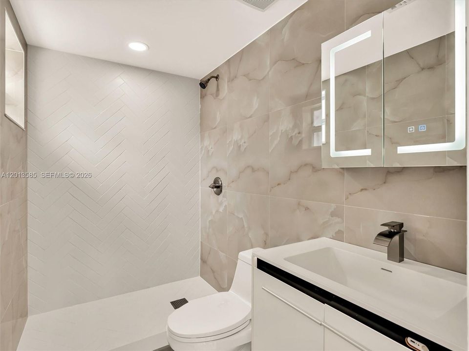 For Rent: $3,400 (2 beds, 2 baths, 972 Square Feet)