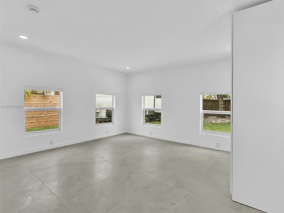 For Rent: $3,400 (2 beds, 2 baths, 972 Square Feet)
