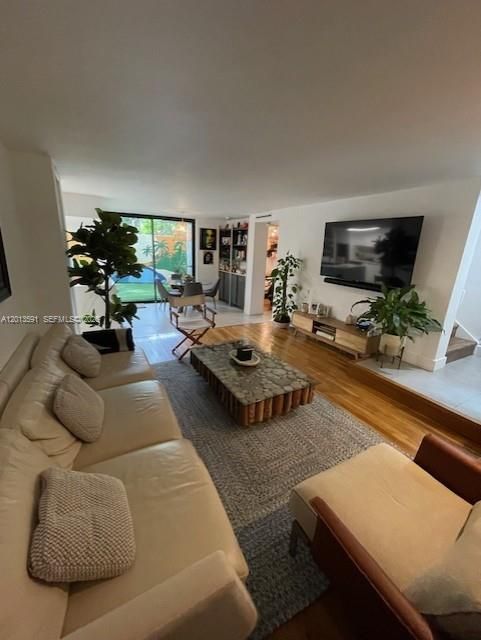 Activo con contrato: $6,000 (3 camas, 3 baños, 1195 Pies cuadrados)