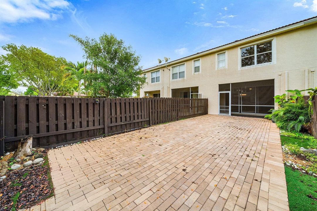 030-9663LagoDrive-BoyntonBeach-FL-33472-