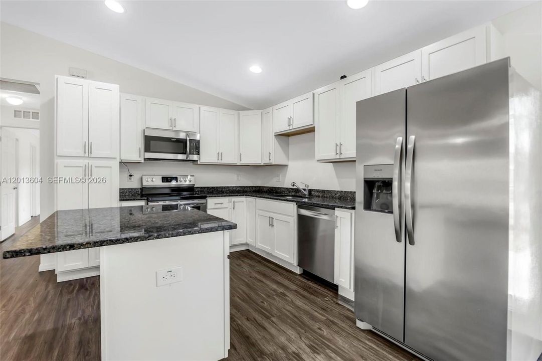 На продажу: $279,950 (3 спален, 2 ванн, 1494 Квадратных фут)
