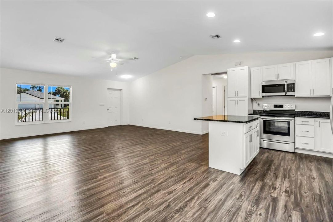 На продажу: $279,950 (3 спален, 2 ванн, 1494 Квадратных фут)