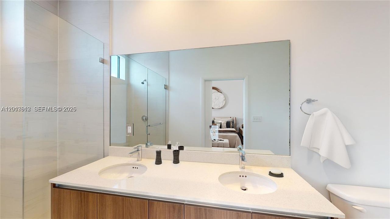 En Venta: $736,000 (3 camas, 2 baños, 0 Pies cuadrados)