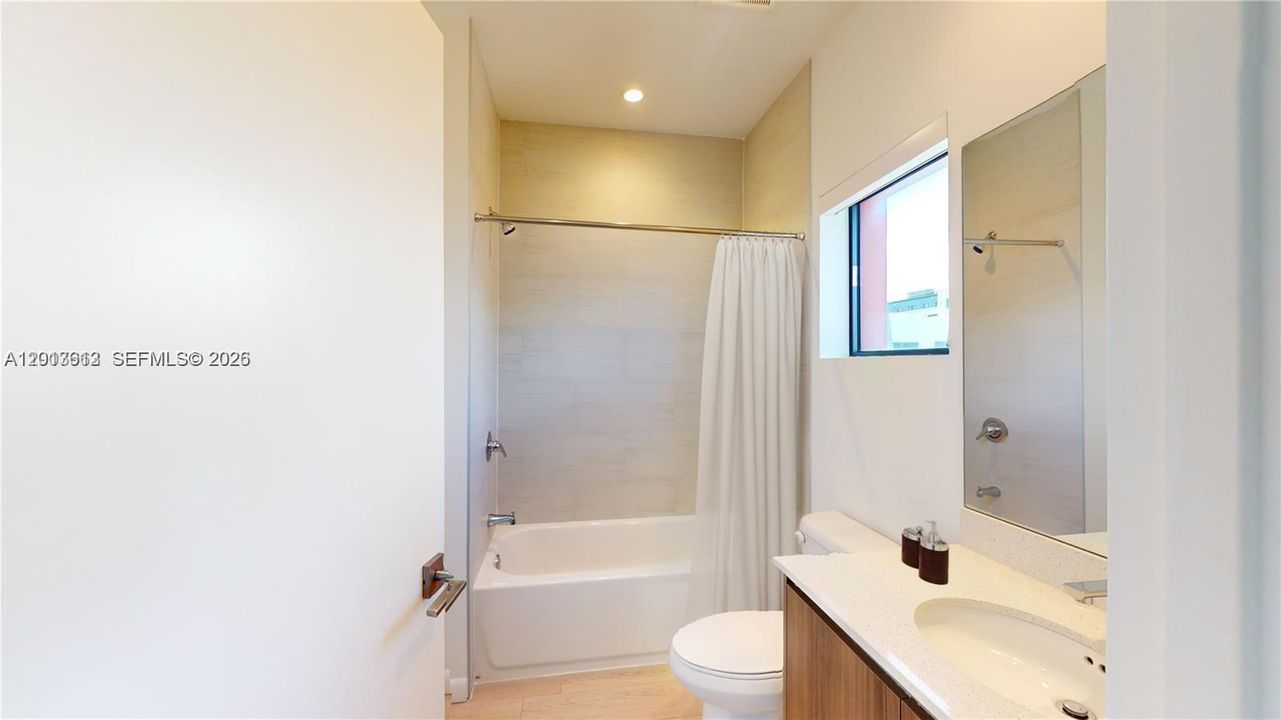 En Venta: $736,000 (3 camas, 2 baños, 0 Pies cuadrados)