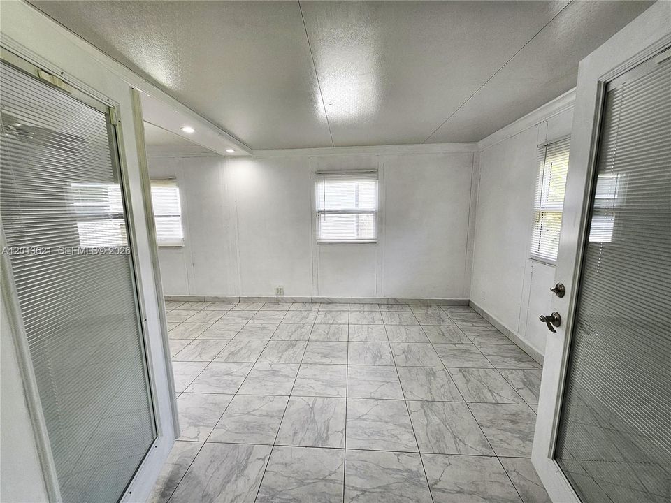En Venta: $300,000 (2 camas, 1 baños, 1161 Pies cuadrados)