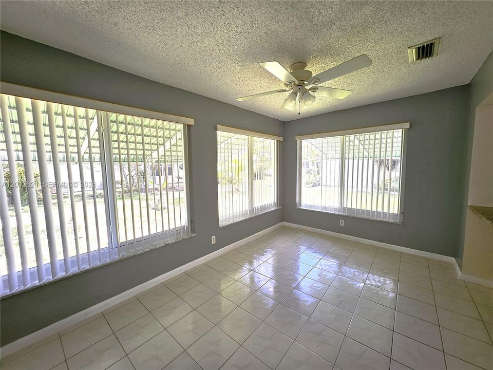 En Venta: $300,000 (2 camas, 1 baños, 1161 Pies cuadrados)