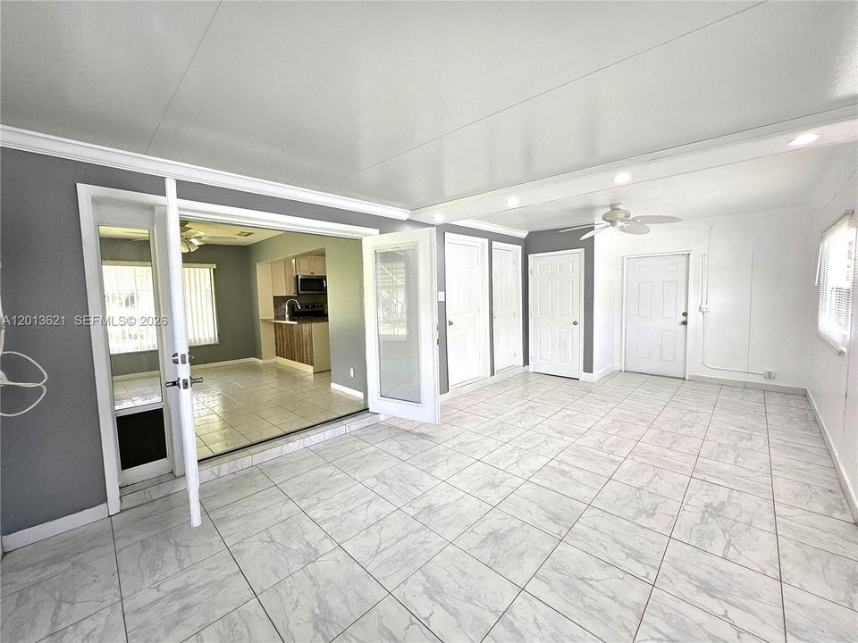 En Venta: $300,000 (2 camas, 1 baños, 1161 Pies cuadrados)