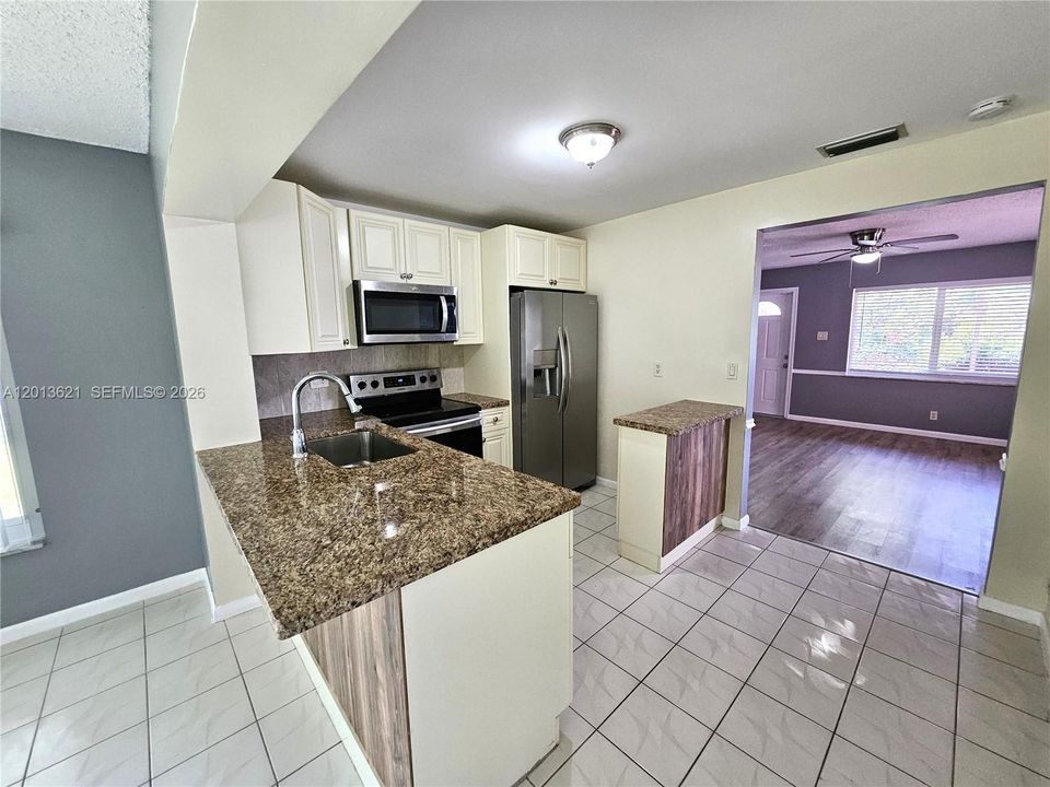 En Venta: $300,000 (2 camas, 1 baños, 1161 Pies cuadrados)