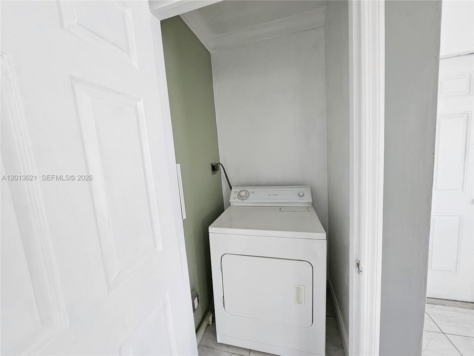 En Venta: $300,000 (2 camas, 1 baños, 1161 Pies cuadrados)