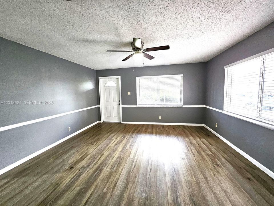 En Venta: $300,000 (2 camas, 1 baños, 1161 Pies cuadrados)