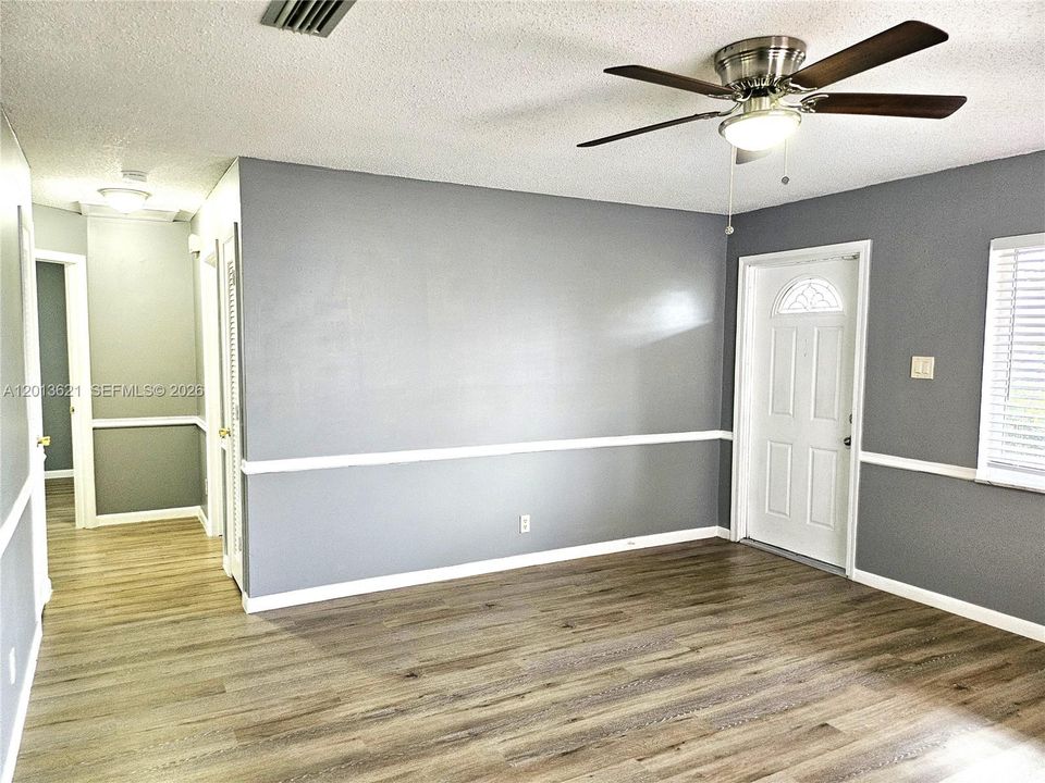 En Venta: $300,000 (2 camas, 1 baños, 1161 Pies cuadrados)