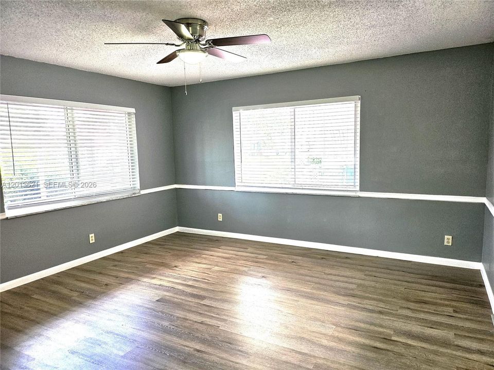 En Venta: $300,000 (2 camas, 1 baños, 1161 Pies cuadrados)