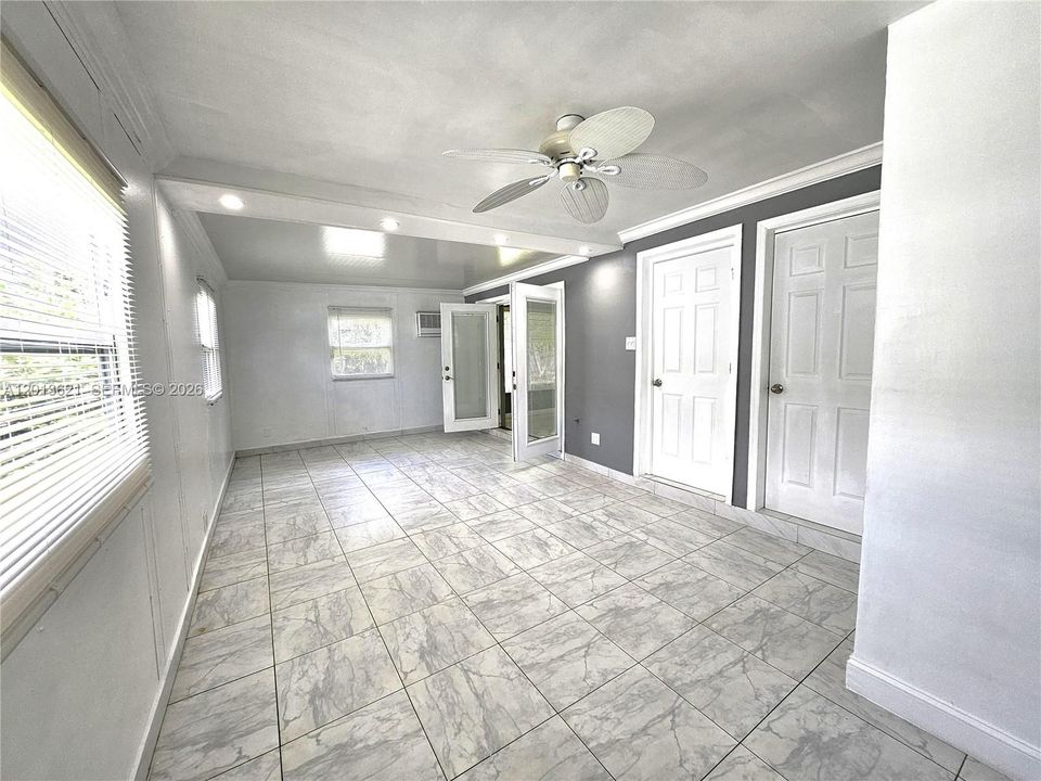 En Venta: $300,000 (2 camas, 1 baños, 1161 Pies cuadrados)