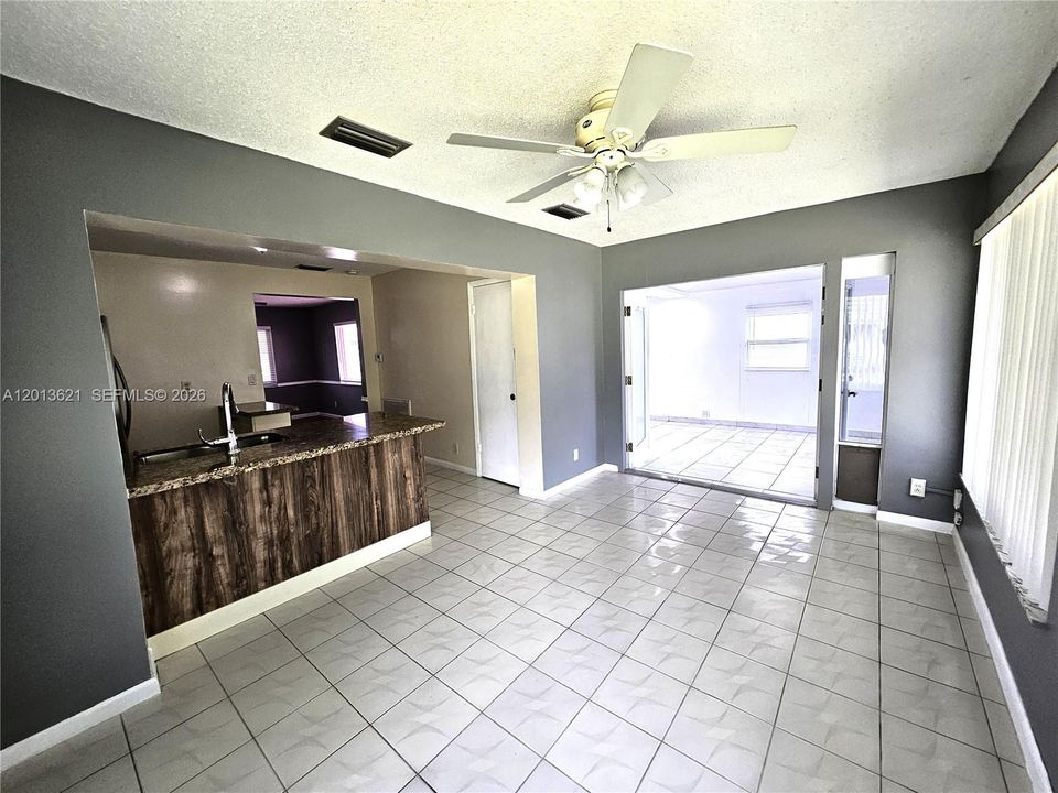 En Venta: $300,000 (2 camas, 1 baños, 1161 Pies cuadrados)