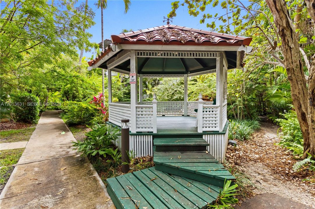 For Sale: $789,000 (2 beds, 2 baths, 1450 Square Feet)