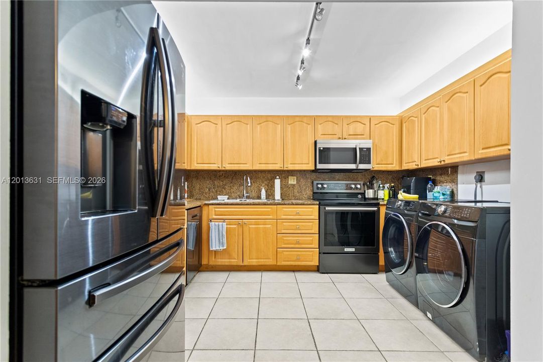 For Sale: $789,000 (2 beds, 2 baths, 1450 Square Feet)
