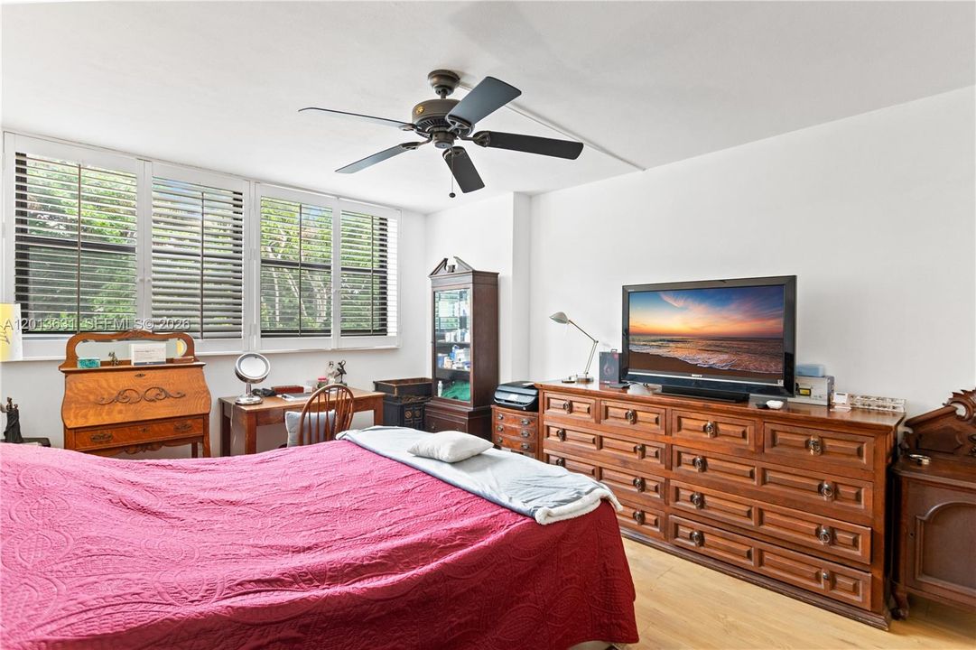 For Sale: $789,000 (2 beds, 2 baths, 1450 Square Feet)